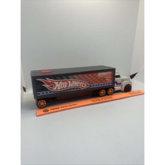 Hot Wheels Fast Track Car Hauler And Launcher 2008 - Picture 2 of 14